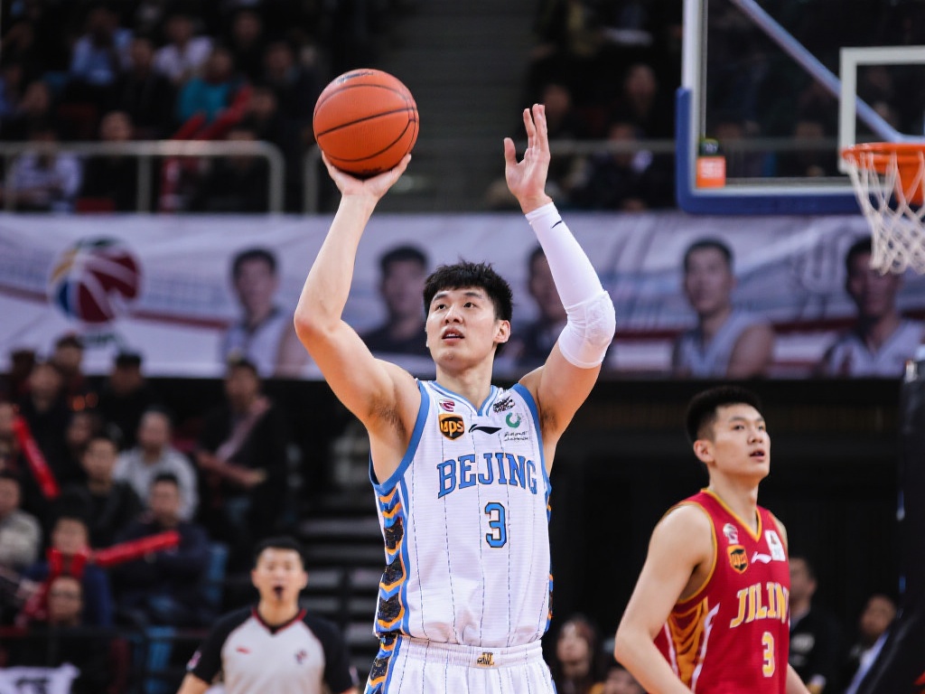 王哲林力压王治郅，跻身CBA历史得分榜第六